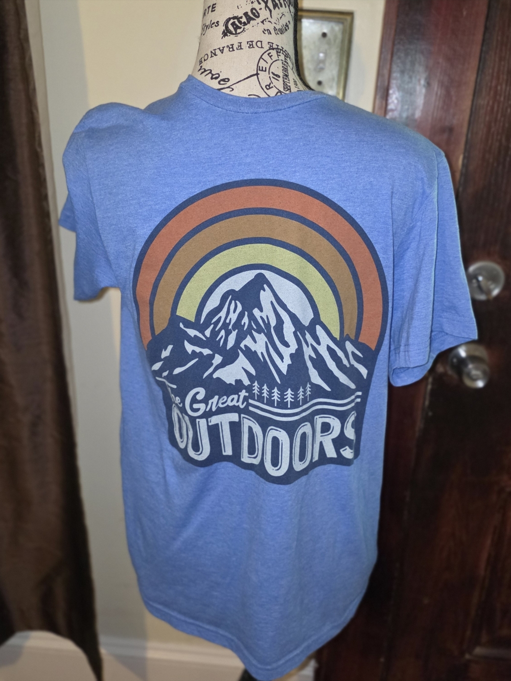 Gildan Blue 'Great Outdoors' Graphic Tee with Retro Rainbow Small